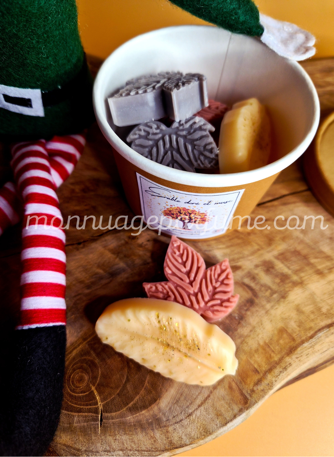 Pot de fondants parfumés "ERABLE DORE ET MUSC" (Scoopable wax)